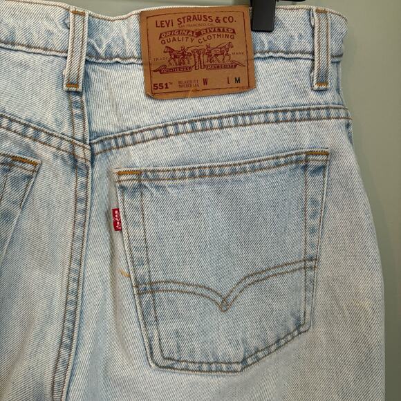 Vintage Levi's 551 Relaxed Fit Taperd Leg Jeans - Picture 4 of 6